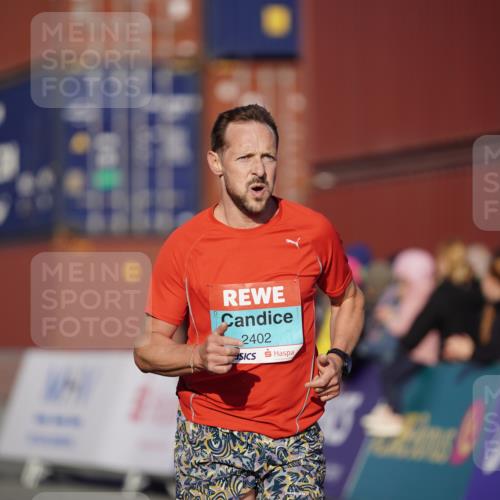 03.10.2025 - Köhlbrandbrückenlauf Michael Burmester http://msf.ph/oto/8991931 03.10.2025 09:50:48 Ziel 1011, 1044, 2701 meine-sportfotos.de