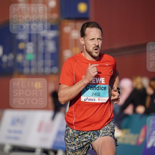 03.10.2025 - Köhlbrandbrückenlauf Michael Burmester http://msf.ph/oto/8991939 03.10.2025 09:50:48 Ziel 1011, 1044, 2701 meine-sportfotos.de