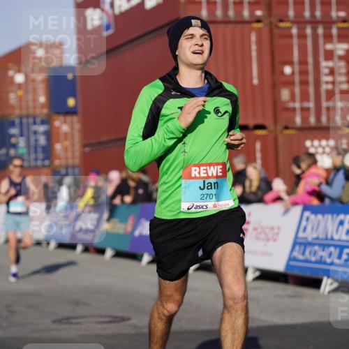 03.10.2025 - Köhlbrandbrückenlauf Michael Burmester http://msf.ph/oto/8991986 03.10.2025 09:50:53 Ziel 1007, 1017, 1044, 2701 meine-sportfotos.de