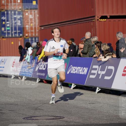 03.10.2025 - Köhlbrandbrückenlauf Michael Burmester http://msf.ph/oto/8992092 03.10.2025 09:51:13 Ziel 1032, 3154, 3460 meine-sportfotos.de