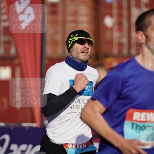 03.10.2025 - Köhlbrandbrückenlauf Michael Burmester http://msf.ph/oto/8992166 03.10.2025 09:51:19 Ziel 1032, 3082, 3154, 3401, 3460, 3740 meine-sportfotos.de