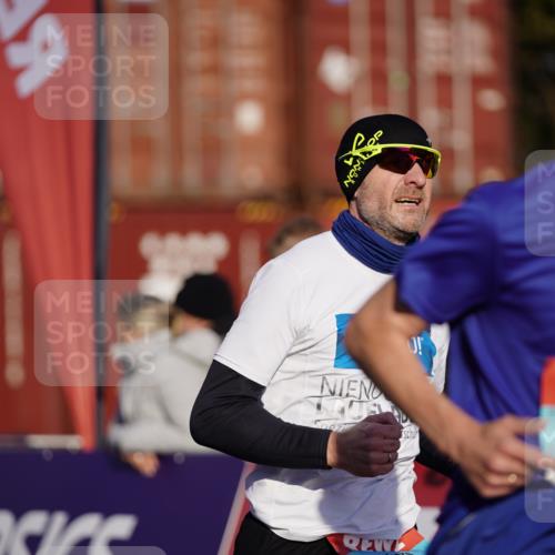 03.10.2025 - Köhlbrandbrückenlauf Michael Burmester http://msf.ph/oto/8992171 03.10.2025 09:51:19 Ziel 1032, 3082, 3154, 3401, 3460, 3740 meine-sportfotos.de