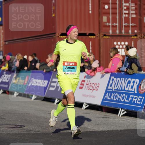 03.10.2025 - Köhlbrandbrückenlauf Michael Burmester http://msf.ph/oto/8992178 03.10.2025 09:51:21 Ziel 1032, 3082, 3154, 3401, 3740 meine-sportfotos.de