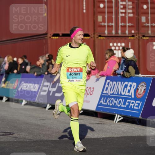 03.10.2025 - Köhlbrandbrückenlauf Michael Burmester http://msf.ph/oto/8992184 03.10.2025 09:51:21 Ziel 1032, 3082, 3154, 3401, 3740 meine-sportfotos.de