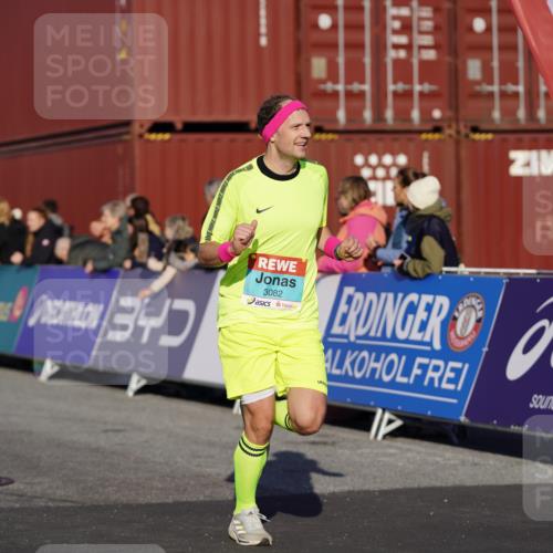 03.10.2025 - Köhlbrandbrückenlauf Michael Burmester http://msf.ph/oto/8992191 03.10.2025 09:51:21 Ziel 1032, 3082, 3154, 3401, 3740 meine-sportfotos.de