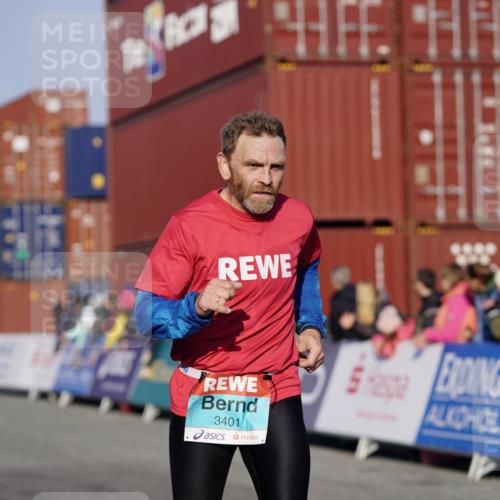 03.10.2025 - Köhlbrandbrückenlauf Michael Burmester http://msf.ph/oto/8992243 03.10.2025 09:51:25 Ziel 3082, 3401, 3740 meine-sportfotos.de