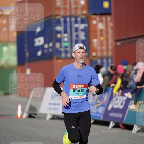 03.10.2025 - Köhlbrandbrückenlauf Michael Burmester http://msf.ph/oto/8992262 03.10.2025 09:51:29 Ziel 1057, 3401 meine-sportfotos.de