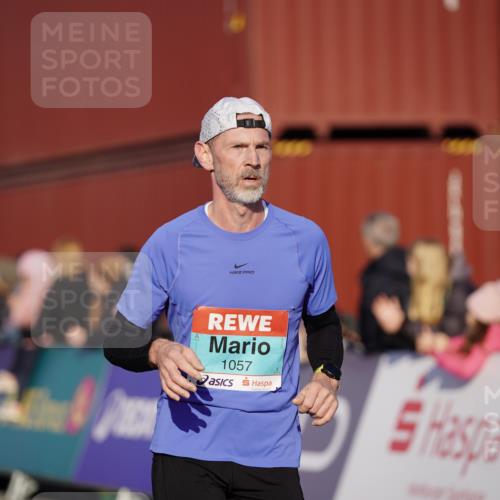 03.10.2025 - Köhlbrandbrückenlauf Michael Burmester http://msf.ph/oto/8992267 03.10.2025 09:51:30 Ziel 1034, 1057, 3401 meine-sportfotos.de