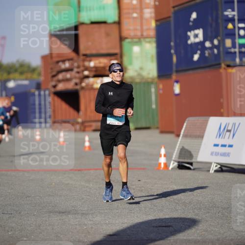 03.10.2025 - Köhlbrandbrückenlauf Michael Burmester http://msf.ph/oto/8992271 03.10.2025 09:51:32 Ziel 1034, 1057 meine-sportfotos.de