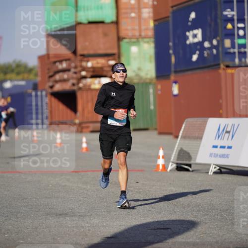 03.10.2025 - Köhlbrandbrückenlauf Michael Burmester http://msf.ph/oto/8992278 03.10.2025 09:51:33 Ziel 1034, 1057 meine-sportfotos.de