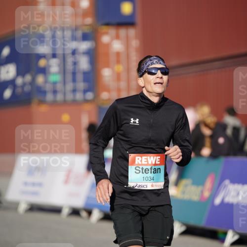 03.10.2025 - Köhlbrandbrückenlauf Michael Burmester http://msf.ph/oto/8992296 03.10.2025 09:51:35 Ziel 1034, 1057 meine-sportfotos.de