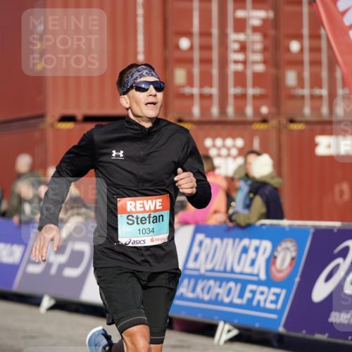 03.10.2025 - Köhlbrandbrückenlauf Michael Burmester http://msf.ph/oto/8992307 03.10.2025 09:51:36 Ziel 1034, 1057 meine-sportfotos.de