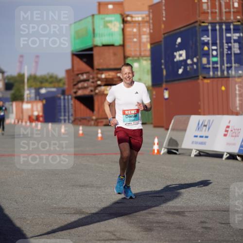 03.10.2025 - Köhlbrandbrückenlauf Michael Burmester http://msf.ph/oto/8992382 03.10.2025 09:51:50 Ziel 3086, 3809 meine-sportfotos.de