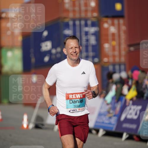 03.10.2025 - Köhlbrandbrückenlauf Michael Burmester http://msf.ph/oto/8992394 03.10.2025 09:51:52 Ziel 3086, 3809 meine-sportfotos.de