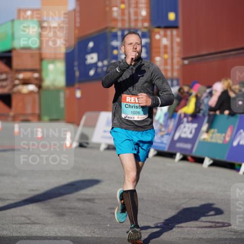 03.10.2025 - Köhlbrandbrückenlauf Michael Burmester http://msf.ph/oto/8992461 03.10.2025 09:52:03 Ziel 1026, 1187, 2722, 3248, 3756 meine-sportfotos.de