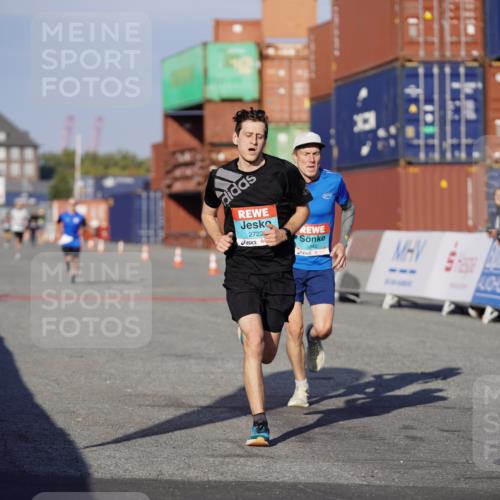 03.10.2025 - Köhlbrandbrückenlauf Michael Burmester http://msf.ph/oto/8992504 03.10.2025 09:52:07 Ziel 1026, 1187, 2722, 3248, 3756 meine-sportfotos.de