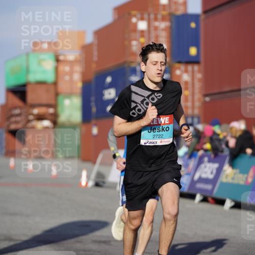 03.10.2025 - Köhlbrandbrückenlauf Michael Burmester http://msf.ph/oto/8992518 03.10.2025 09:52:08 Ziel 1026, 1187, 2722, 3248, 3756 meine-sportfotos.de