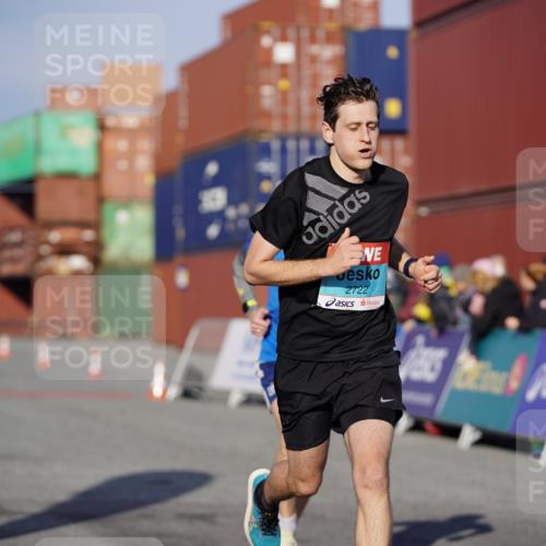 03.10.2025 - Köhlbrandbrückenlauf Michael Burmester http://msf.ph/oto/8992525 03.10.2025 09:52:08 Ziel 1026, 1187, 2722, 3248, 3756 meine-sportfotos.de