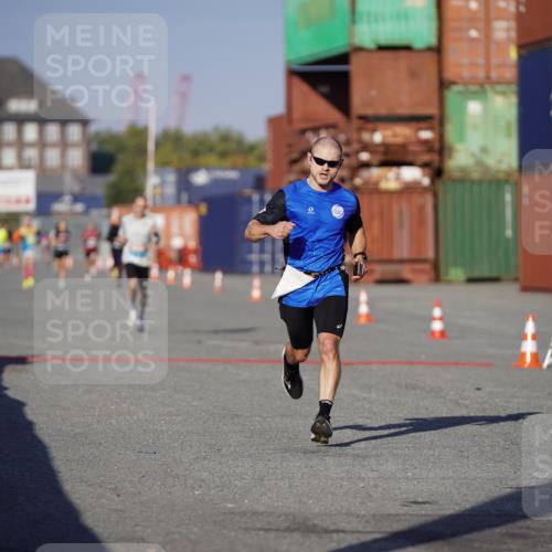 03.10.2025 - Köhlbrandbrückenlauf Michael Burmester http://msf.ph/oto/8992547 03.10.2025 09:52:13 Ziel 2722, 2937, 3248 meine-sportfotos.de