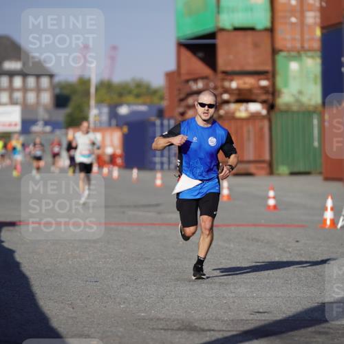 03.10.2025 - Köhlbrandbrückenlauf Michael Burmester http://msf.ph/oto/8992554 03.10.2025 09:52:13 Ziel 2722, 2937, 3248 meine-sportfotos.de