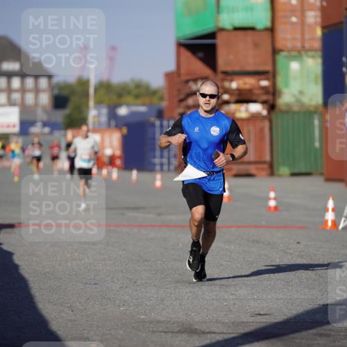 03.10.2025 - Köhlbrandbrückenlauf Michael Burmester http://msf.ph/oto/8992560 03.10.2025 09:52:13 Ziel 2722, 2937, 3248 meine-sportfotos.de