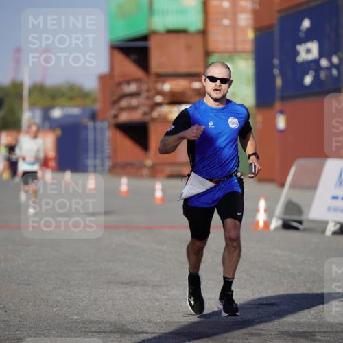 03.10.2025 - Köhlbrandbrückenlauf Michael Burmester http://msf.ph/oto/8992567 03.10.2025 09:52:14 Ziel 2722, 2937, 3248 meine-sportfotos.de