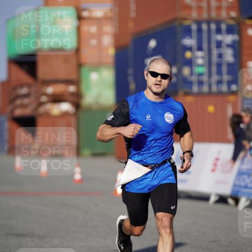 03.10.2025 - Köhlbrandbrückenlauf Michael Burmester http://msf.ph/oto/8992572 03.10.2025 09:52:15 Ziel 2722, 2937, 3248 meine-sportfotos.de