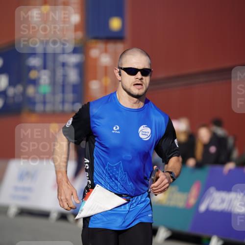 03.10.2025 - Köhlbrandbrückenlauf Michael Burmester http://msf.ph/oto/8992589 03.10.2025 09:52:16 Ziel 2937 meine-sportfotos.de