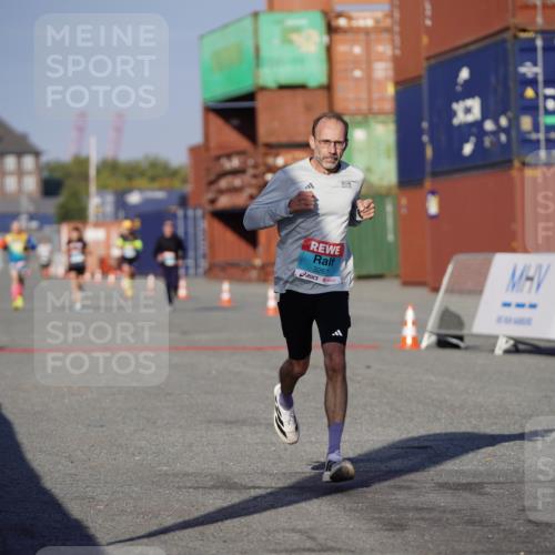 03.10.2025 - Köhlbrandbrückenlauf Michael Burmester http://msf.ph/oto/8992608 03.10.2025 09:52:21 Ziel 2937, 3267 meine-sportfotos.de