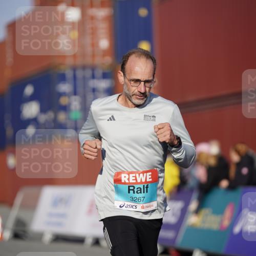 03.10.2025 - Köhlbrandbrückenlauf Michael Burmester http://msf.ph/oto/8992613 03.10.2025 09:52:23 Ziel 2937, 3267 meine-sportfotos.de