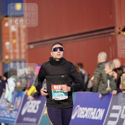 03.10.2025 - Köhlbrandbrückenlauf Michael Burmester http://msf.ph/oto/8992641 03.10.2025 09:52:32 Ziel 1019, 1055, 2792, 3008, 3610 meine-sportfotos.de