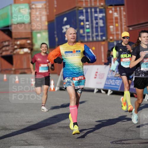 03.10.2025 - Köhlbrandbrückenlauf Michael Burmester http://msf.ph/oto/8992667 03.10.2025 09:52:34 Ziel 1019, 1055, 2792, 3008, 3610 meine-sportfotos.de