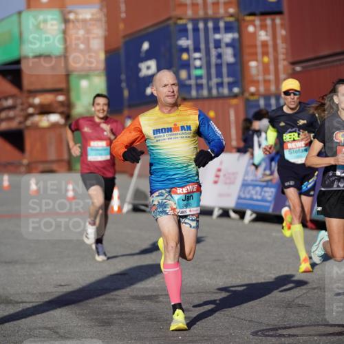 03.10.2025 - Köhlbrandbrückenlauf Michael Burmester http://msf.ph/oto/8992672 03.10.2025 09:52:34 Ziel 1019, 1055, 2792, 3008, 3610 meine-sportfotos.de