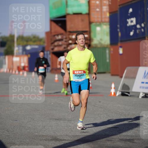 03.10.2025 - Köhlbrandbrückenlauf Michael Burmester http://msf.ph/oto/8992749 03.10.2025 09:52:40 Ziel 1019, 1055, 2792, 3008, 3610, 3712 meine-sportfotos.de