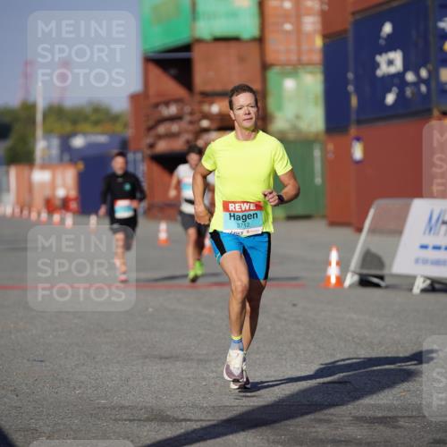 03.10.2025 - Köhlbrandbrückenlauf Michael Burmester http://msf.ph/oto/8992754 03.10.2025 09:52:40 Ziel 1019, 1055, 2792, 3008, 3610, 3712 meine-sportfotos.de