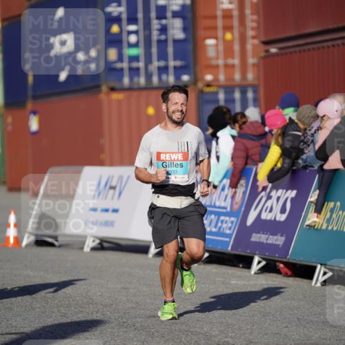 03.10.2025 - Köhlbrandbrückenlauf Michael Burmester http://msf.ph/oto/8992773 03.10.2025 09:52:44 Ziel 2792, 2933, 3269, 3712 meine-sportfotos.de