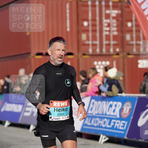 03.10.2025 - Köhlbrandbrückenlauf Michael Burmester http://msf.ph/oto/8992816 03.10.2025 09:52:48 Ziel 2933, 3269, 3629, 3712 meine-sportfotos.de