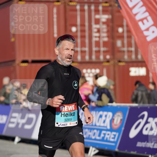 03.10.2025 - Köhlbrandbrückenlauf Michael Burmester http://msf.ph/oto/8992821 03.10.2025 09:52:48 Ziel 2933, 3269, 3629, 3712 meine-sportfotos.de