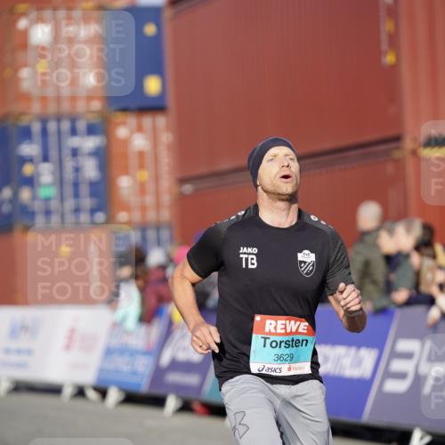 03.10.2025 - Köhlbrandbrückenlauf Michael Burmester http://msf.ph/oto/8992864 03.10.2025 09:52:52 Ziel 1035, 2705, 2933, 3269, 3629 meine-sportfotos.de