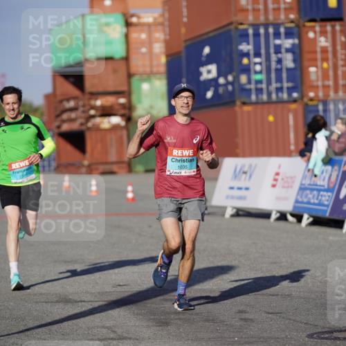 03.10.2025 - Köhlbrandbrückenlauf Michael Burmester http://msf.ph/oto/8992874 03.10.2025 09:52:53 Ziel 1035, 2705, 2933, 3269, 3629 meine-sportfotos.de