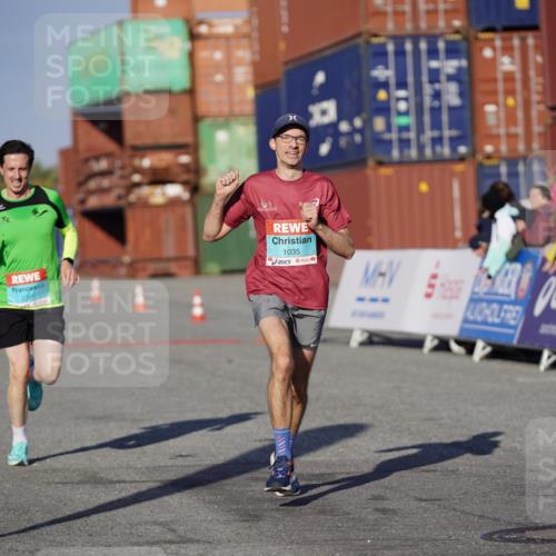 03.10.2025 - Köhlbrandbrückenlauf Michael Burmester http://msf.ph/oto/8992882 03.10.2025 09:52:53 Ziel 1035, 2705, 2933, 3269, 3629 meine-sportfotos.de
