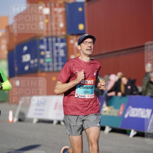 03.10.2025 - Köhlbrandbrückenlauf Michael Burmester http://msf.ph/oto/8992900 03.10.2025 09:52:55 Ziel 1035, 2705, 3629 meine-sportfotos.de