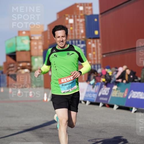 03.10.2025 - Köhlbrandbrückenlauf Michael Burmester http://msf.ph/oto/8992920 03.10.2025 09:52:55 Ziel 1035, 2705, 3629 meine-sportfotos.de