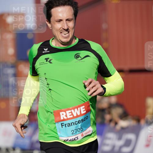 03.10.2025 - Köhlbrandbrückenlauf Michael Burmester http://msf.ph/oto/8992928 03.10.2025 09:52:56 Ziel 1035, 2705, 3629 meine-sportfotos.de