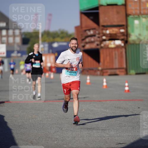 03.10.2025 - Köhlbrandbrückenlauf Michael Burmester http://msf.ph/oto/8992939 03.10.2025 09:53:07 Ziel 3618 meine-sportfotos.de