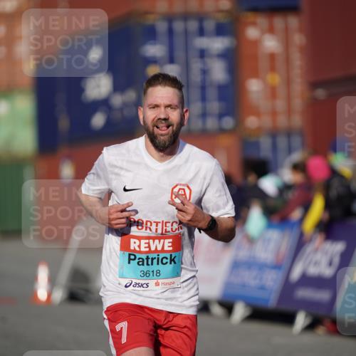 03.10.2025 - Köhlbrandbrückenlauf Michael Burmester http://msf.ph/oto/8992956 03.10.2025 09:53:09 Ziel 1029, 3618 meine-sportfotos.de