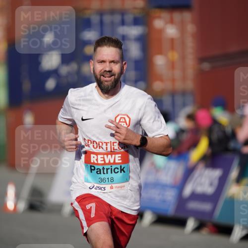 03.10.2025 - Köhlbrandbrückenlauf Michael Burmester http://msf.ph/oto/8992961 03.10.2025 09:53:09 Ziel 1029, 3618 meine-sportfotos.de