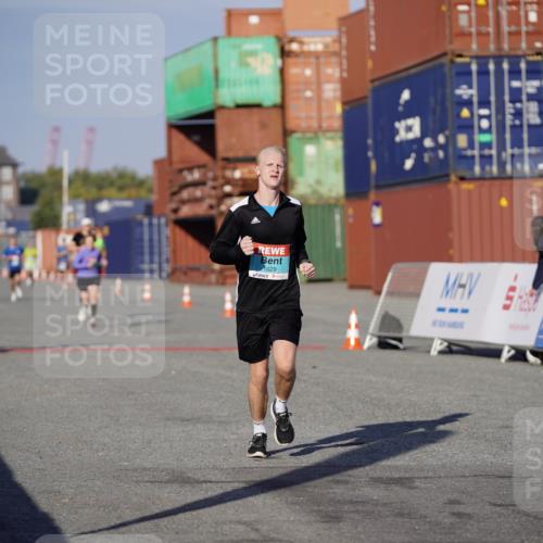 03.10.2025 - Köhlbrandbrückenlauf Michael Burmester http://msf.ph/oto/8992981 03.10.2025 09:53:11 Ziel 1029, 3618 meine-sportfotos.de