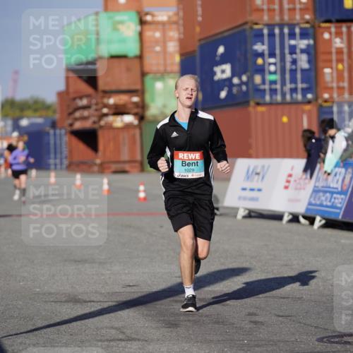 03.10.2025 - Köhlbrandbrückenlauf Michael Burmester http://msf.ph/oto/8992987 03.10.2025 09:53:12 Ziel 1012, 1029, 3618 meine-sportfotos.de