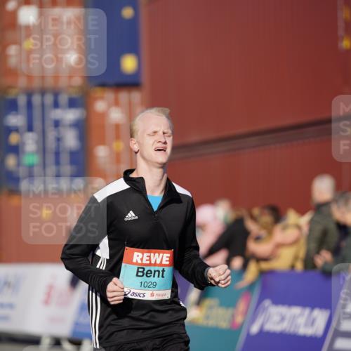 03.10.2025 - Köhlbrandbrückenlauf Michael Burmester http://msf.ph/oto/8993000 03.10.2025 09:53:13 Ziel 1012, 1029, 3618 meine-sportfotos.de